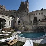 Anatolian Cave & ギョレメ
